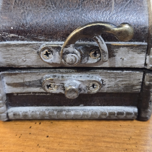 Vintage-Style Brown and Gray Treasure Chest - Picture 3 of 10